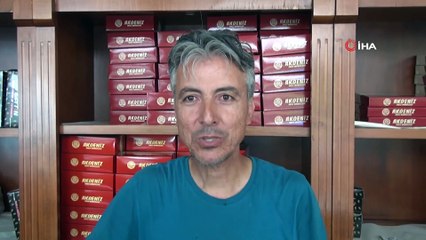 Ekmeği veresiye aldığı iş yerinin sadaka kutusunu ekmeklerin arasına koyup böyle çaldı
