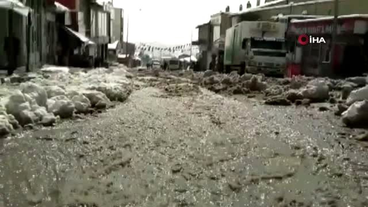 Nisan Ayında Kar Esareti...gece Başlayan Kar Yağışı, Gündüz Sele Neden Oldu