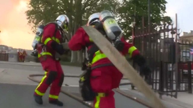 노트르담 대성당 유물 구한 영웅들...'비상 매뉴얼'도 한몫 / YTN