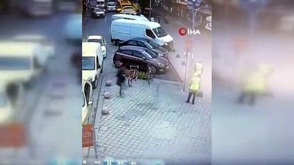 Park görevlisi tarafından aracının boydan boya çizildiğini görünce şoke oldu... O anlar kamerada