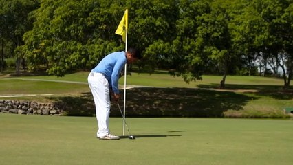 Règles de golf 2019 : Une balle jouée depuis le green, heurte le drapeau resté dans le trou sans être pris en charge