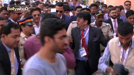 SRK Shocked As He's Mobbed By Million Fans In China