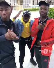 Ces jeunes hommes qui dansent " Seka Seka " et font le buzz sur le net. Admirez !