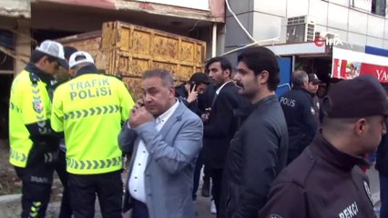 Hafriyat kamyonu kahvehaneye daldı