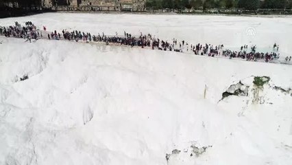 Pamukkale'yi 3 Saatte 15 Bin Kişi Ziyaret Etti (1)