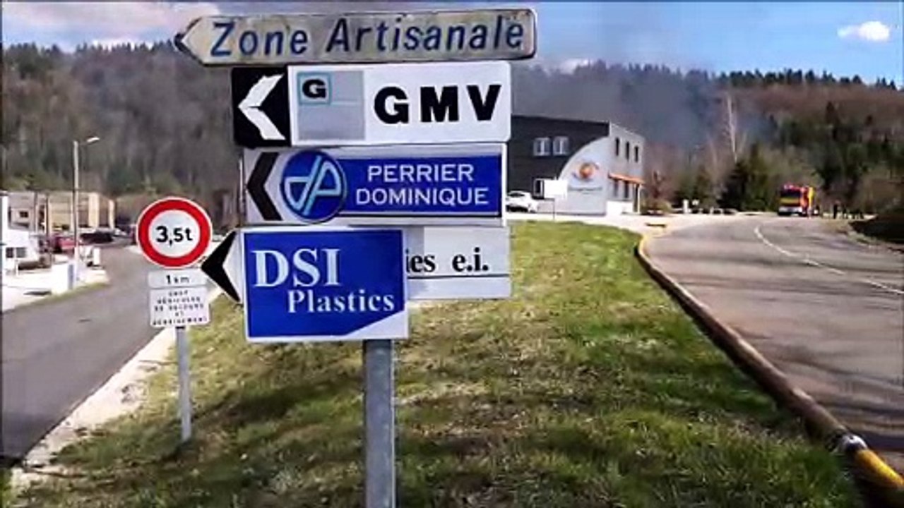 Viry :  après des heures de lutte, le feu couve toujours