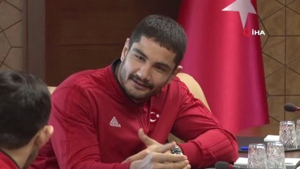 Milli Güreşçilerden Bakan Kasapoğlu'na Ziyaret