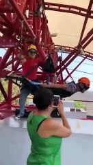 Cette tyrolienne est vertigineuse... Vitesse incroyable