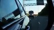 Ce conducteur hallucine quand un camion veut le doubler alors qu'il roule à 160 kmh !