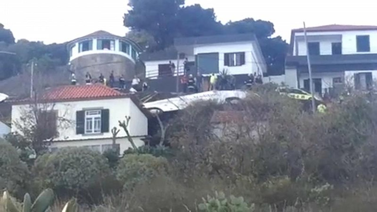 Πορτογαλία: Πολύνεκρο δυστύχημα με τουριστικό λ...