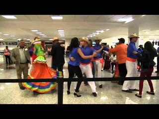 Todos bailando en Elsoldelamañana desde el aeropuerto de las americas parte5