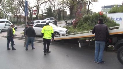 Silahla Arkadaşının Arabasını Gasp Etti, Kaza Yaptı Kaçtı