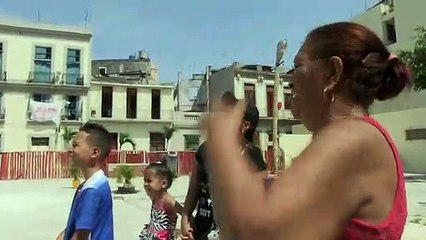 Un niño gigante espía La Habana: nueva proeza del artista JR