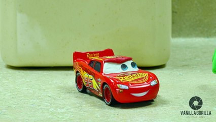 Olaf steals Mike Wazowski's cookies (Stopmotion)