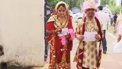 Lok Sabha Elections 2019: Newly-married couple turn up for voting in J&K’s Udhampur | Oneindia News