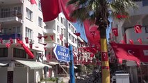 Muğla Marmaris'te Mahalle Sakinleri İmece Usulüyle Sokağı 23 Nisan'a Hazırladı