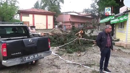 Selde sular altında kalan araçlar hurdaya döndü