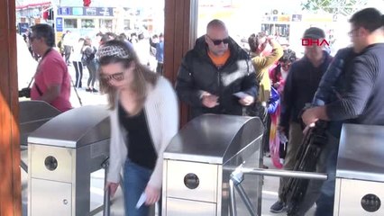 Denizli 'Beyaz Cennet' Ücretsiz Olunca Travertenlerde Adım Atacak Yer Kalmadı