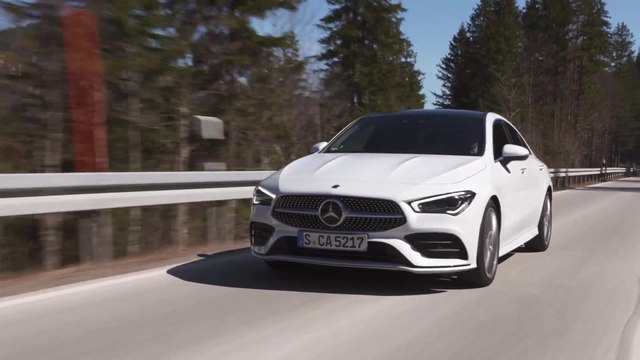 Mercedes-Benz CLA 220 d Coupé Driving in the country