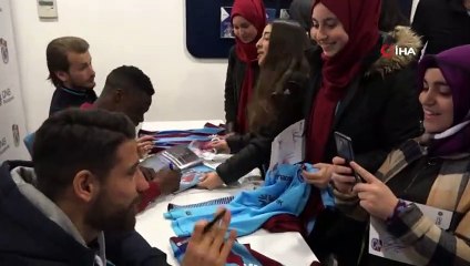 Trabzonsporlu Oyuncular İmza Gününe Katıldı
