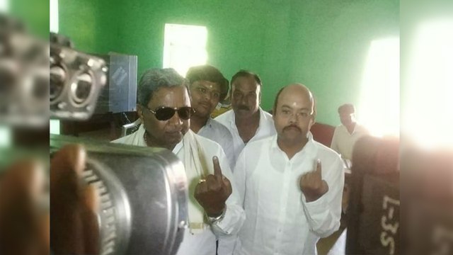 ಮಗ ಯತೀಂದ್ರ ಸಿದ್ದರಾಮಯ್ಯ ಜೊತೆ ತಮ್ಮ ಹುಟ್ಟೂರಿನಲ್ಲಿ ಮತದಾನ ಮಾಡಿದ ಸಿದ್ದರಾಮಯ್ಯ | Oneindia Kannada