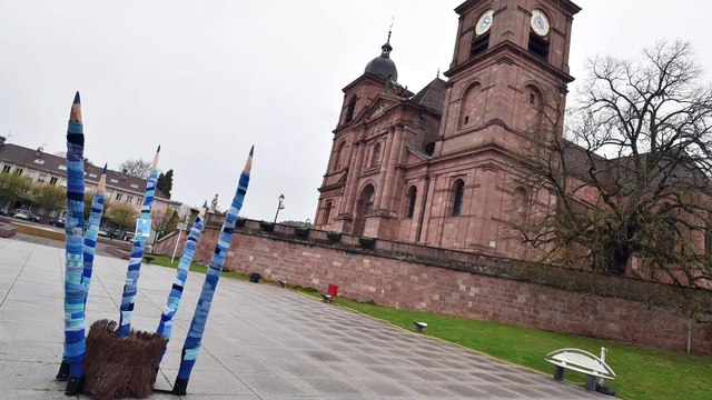 Les cloches de Saint-Dié-des-Vosges sonnent en hommage après l'incendie à la cathédrale Notre-Dame de Paris