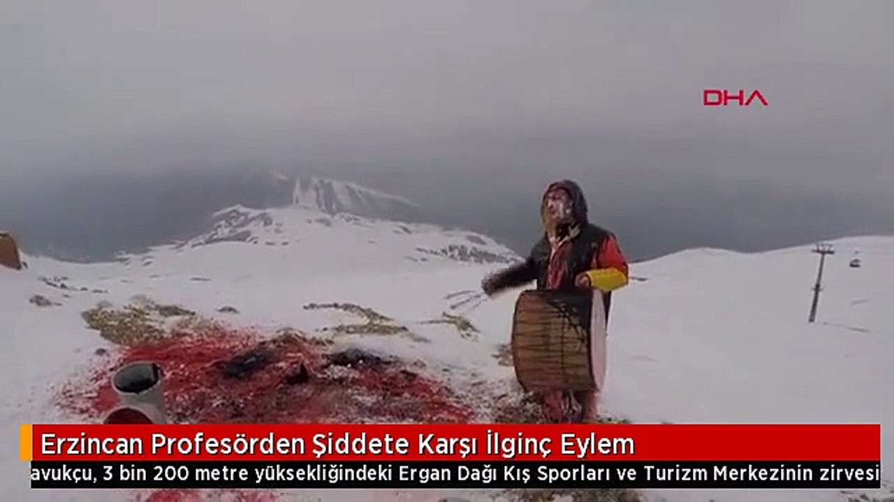 Erzincan Profesörden Şiddete Karşı İlginç Eylem