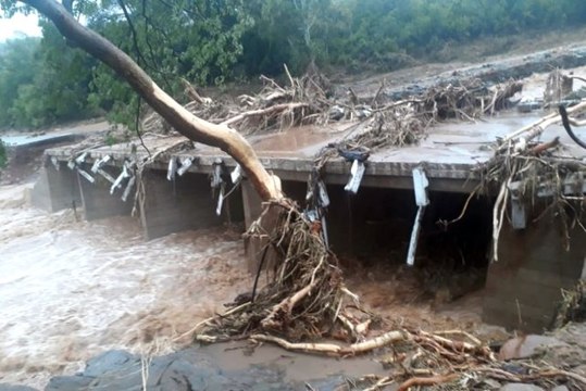 Pakistan'da Sel Felaketi: 49 Ölü, 176 Yaralı