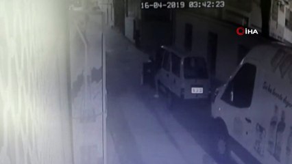 Cami musluklarını çalan zanlılar güvenlik kamerasında... Polis, satılan muslukları alıp cami cemaatine teslim etti
