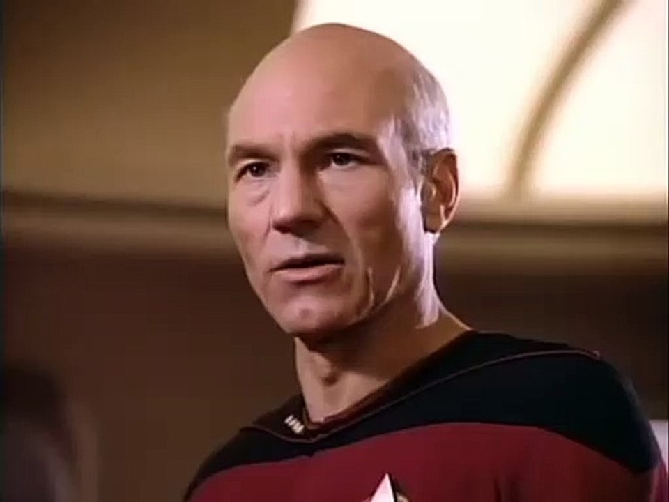 CAPTAIN PICARD sings „Let it Snow“ ('Make it so !')