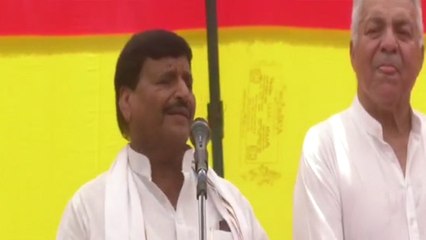 शिवपाल ने सैफई पहुंच मुलायम के लिए मांगा वोट, जनसभा में अखिलेश—रामगोपाल पर कसा तंज