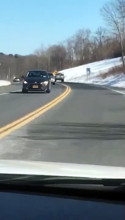 Les freins de sa voiture lachent dans une descente et c'est le drame
