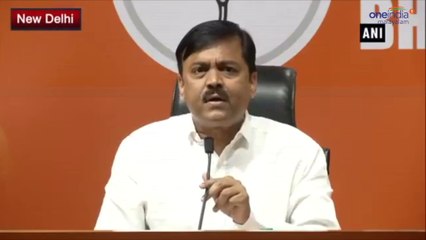 വാര്‍ത്താസമ്മേളനത്തിടെ ബി.ജെ.പി നേതാവിന് നേരെ ഷൂസേറ്