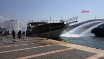 İzmir Çeşme'de Kıyıda Bağlı Bulunan Gezi Teknesinde Korkutan Yangın