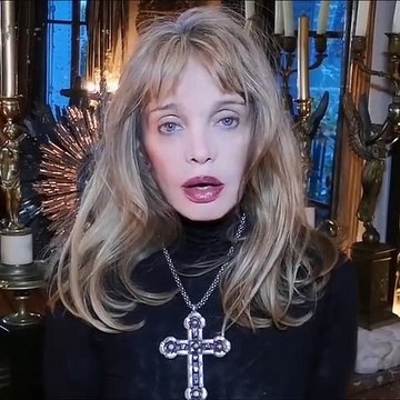 Notre-Dame: Regardez l'hommage d'Arielle Dombasle dans lequel elle interprète l'Ave Maria - VIDEO
