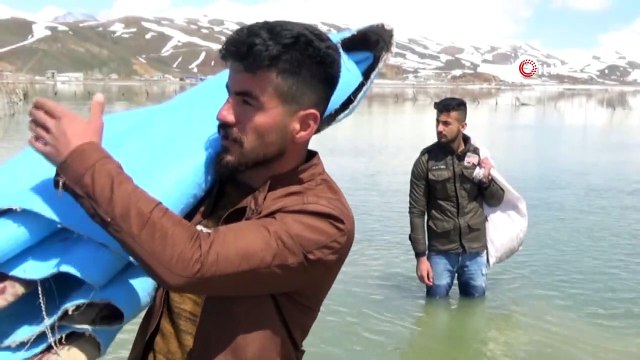 Yüksekova sular altında...Karların erimesi sonucu sular altında kalan evler tahliye ediliyor