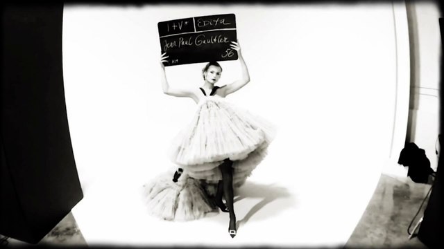 Dans les coulisses de la série haute couture d'Inez & Vinoodh de Vogue Paris d'avril 2019 2/18