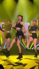 LISA SOLO STAGE 'SWALLA' AT BLACKPINK CONCERT IN LA