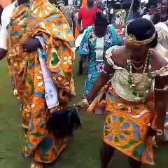 Admirez cette magnifique entrée de nouveaux mariés Ivoiriens. Époustouflant !