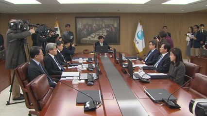 한국은행, 성장률 전망치 또 하향...금리는 동결 / YTN
