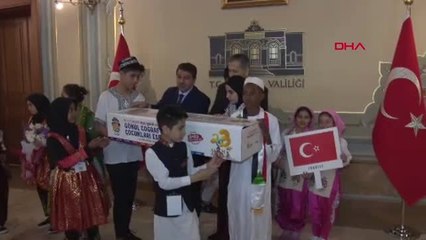 İstanbul Barışın Çocuklarından Vali Yerlikaya'ya Barış Ekmeği İkramı