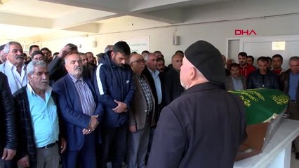 İzmir Baba ile Oğlu 9 Yıl Arayla Kahvehaneye Giren Aracın Altında Kalarak Öldü