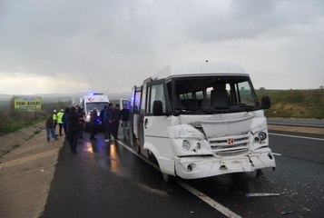 Tekirdağ'da Öğrenci Servisi Kamyona Çarptı: 15 Yaralı