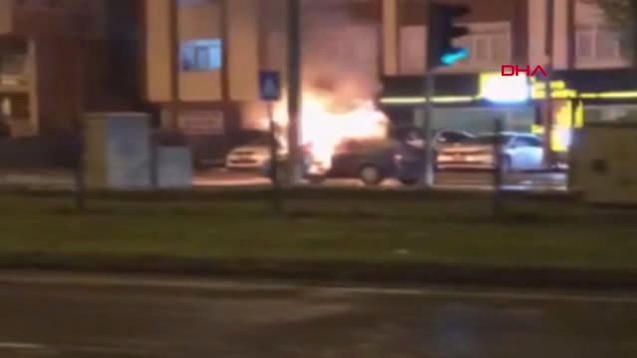 Samsun Seyir Halindeki Otomobil Alev Topuna Döndü, Sürücü Son Anda Kurtuldu