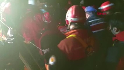 Bursa'da 7 Defineci, Kazdıkları Kuyuda Mahsur Kaldı - İkinci Kişi Kurtarıldı