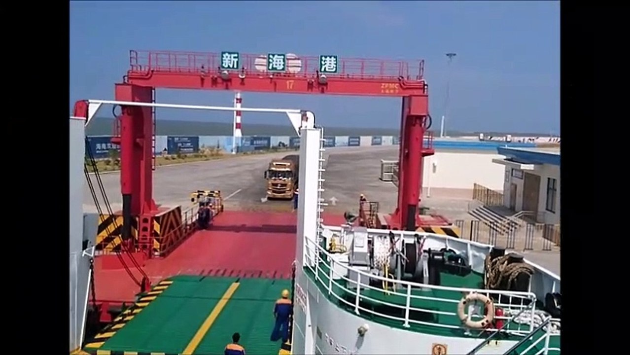 Chinese ferry to hell / mit der Autofähre in China