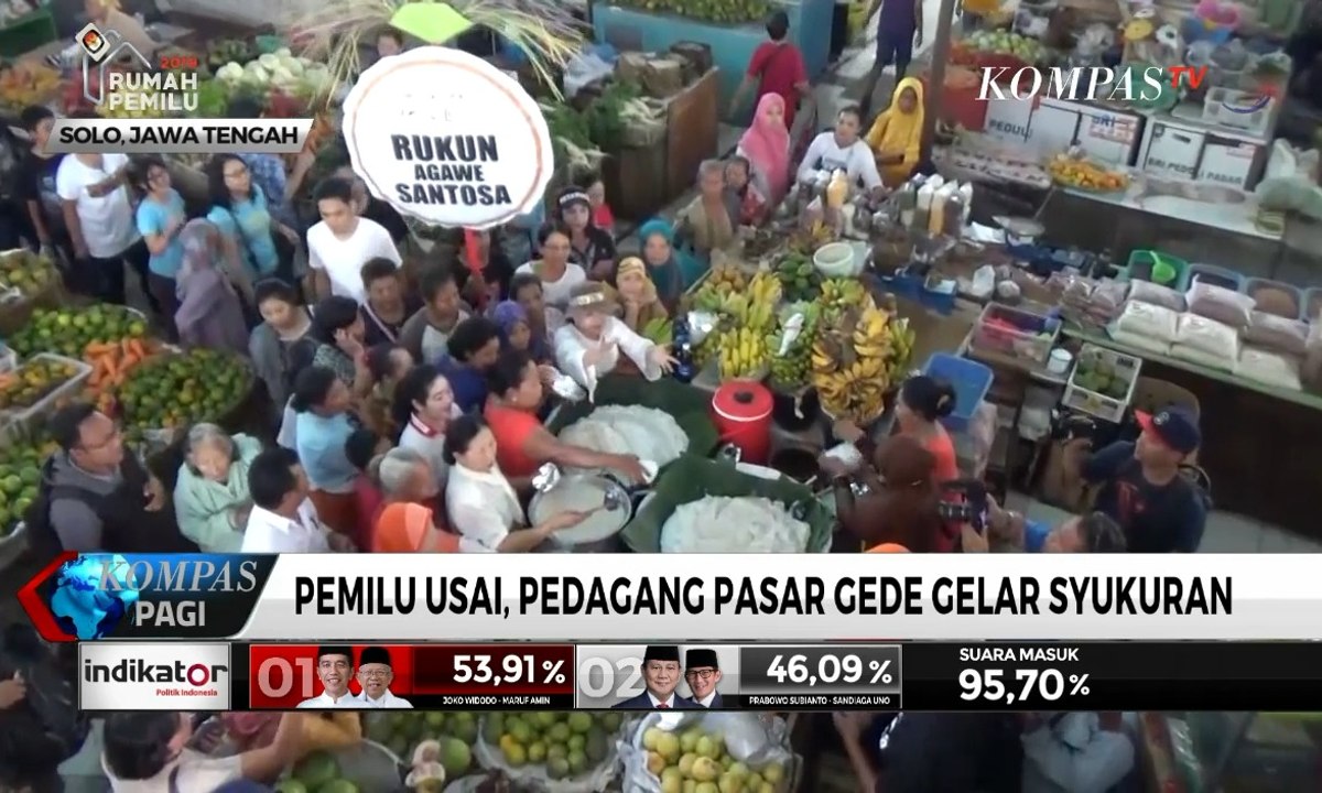 Pemilu Usai, Pedagang Pasar Gede Bagikan Jenang Sumsum
