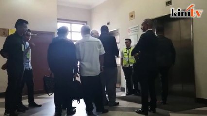 Kenapa Najib jalan terhincut-hincut?