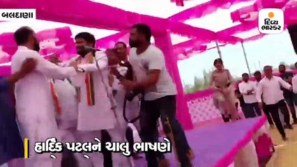 સુરેન્દ્રનગરની સભામાં ચાલુ ભાષણે હાર્દિક પટેલને થપ્પડ પડી, સ્થાનિકોએ યુવકને બેરહેમીથી માર માર્યો