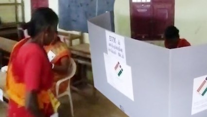 வாக்களிக்க சொன்னது பாஜகவுக்கு.. ஒட்டு போட்டது காங்கிரசுக்கு... குமரியில் போராட்டம் - வீடியோ